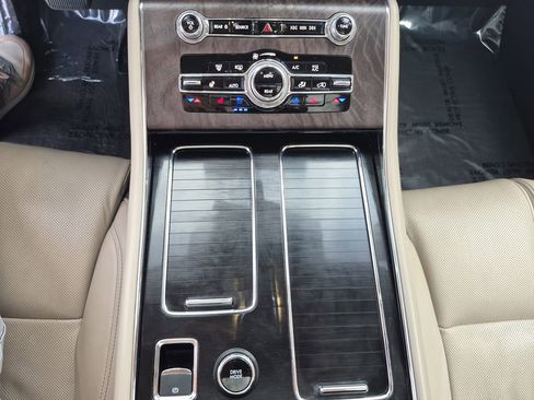 Used 2022 Lincoln Aviator Reserve w/ Equipment Group 201A image 10