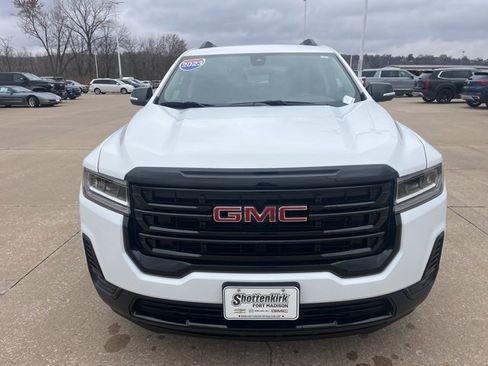 Used 2023 GMC Acadia SLE w/ Driver Convenience Package image 9