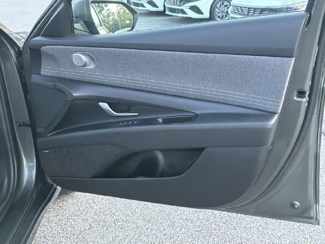 Certified 2024 Hyundai Elantra Limited FWD image 17