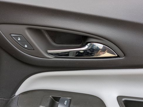 Used 2024 Chevrolet Equinox LS w/ Midnight Edition image 33