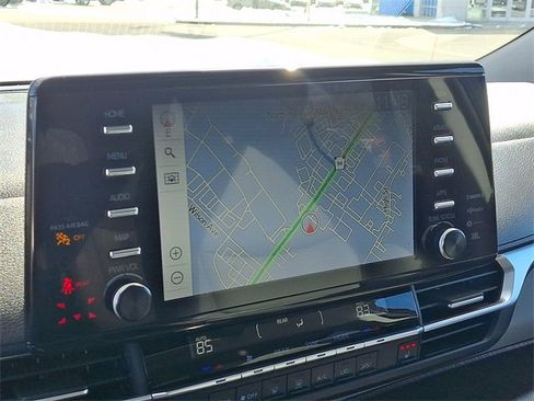 Used 2024 Toyota Sienna XLE w/ XLE Plus Package image 3