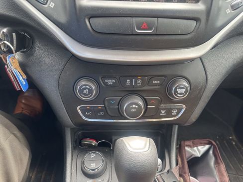 Used 2016 Jeep Cherokee Latitude w/ Trailer Tow Group AWD/4WD image 11