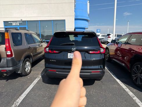 Used 2024 Honda CR-V EX image 5