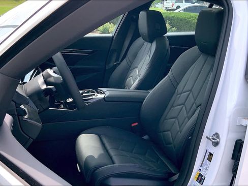 New 2024 BMW i5 eDrive40i w/ Premium Package image 9