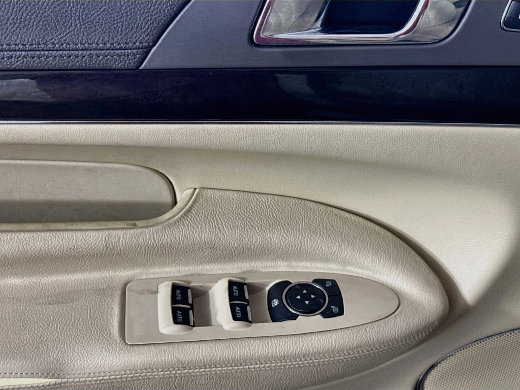 Used 2019 Lincoln MKT AWD image 21