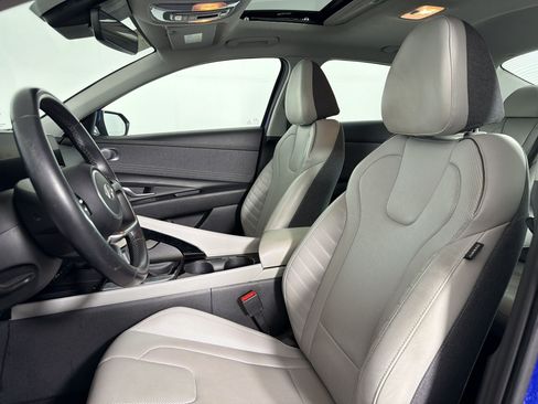 Used 2025 Hyundai Elantra Limited FWD image 4