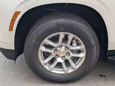 New 2026 Chevrolet Suburban LS image 7