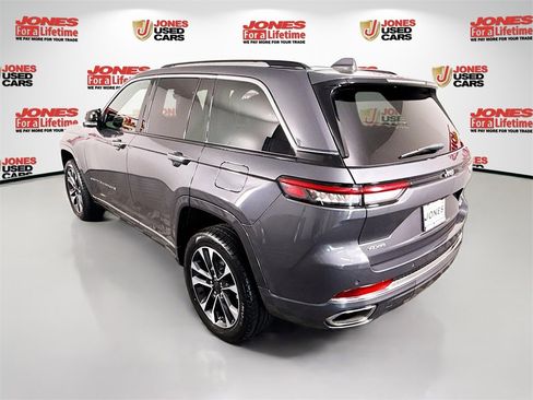 Used 2022 Jeep Grand Cherokee Overland image 2