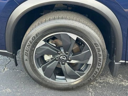Used 2025 Nissan Rogue SV AWD/4WD image 8