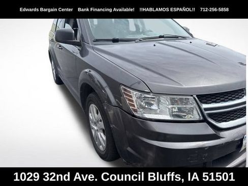 Used 2018 Dodge Journey SE w/ Connectivity Group FWD image 2