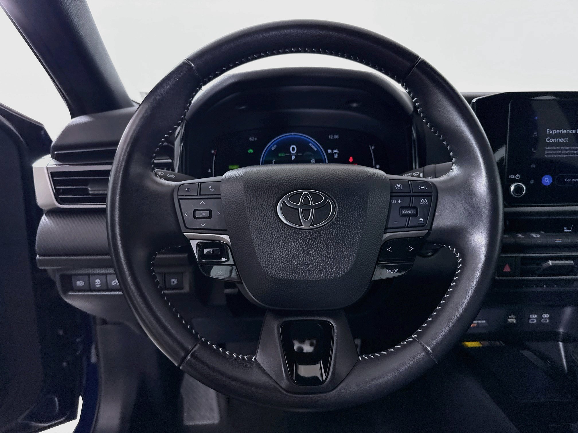 Used 2025 Toyota Camry SE FWD image 12