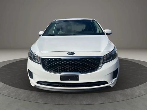 Used 2017 Kia Sedona LX w/ LX Essentials Premium Package FWD image 2