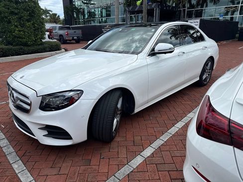 Used 2019 Mercedes-Benz E 300 4MATIC image 2