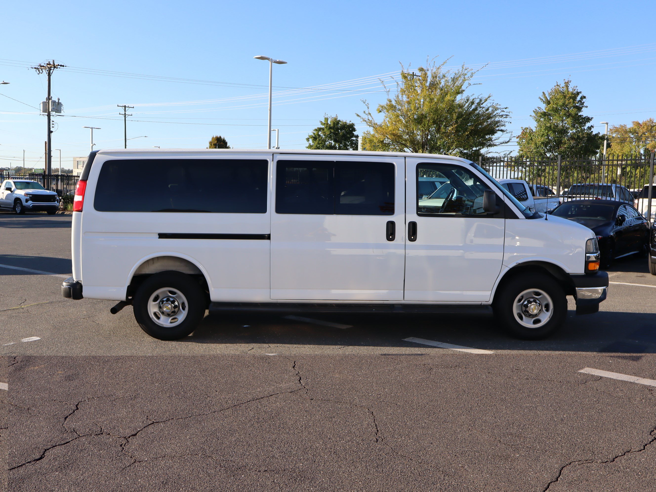 Used 2025 Chevrolet Express 3500 LT w/ LT Preferred Equipment Group RWD image 11