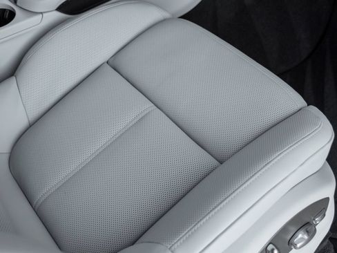 Certified 2026 Porsche Macan AWD/4WD image 41