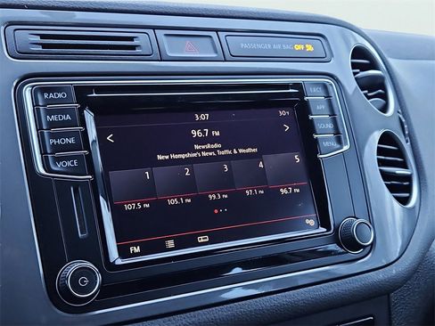 Used 2017 Volkswagen Tiguan Limited w/ Premium Package image 22