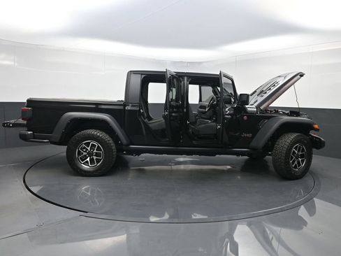 Used 2024 Jeep Gladiator Rubicon AWD/4WD image 37