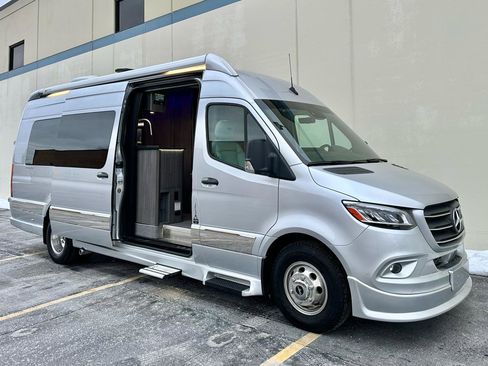 Used 2024 Mercedes-Benz Sprinter 3500 image 8