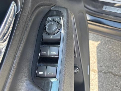 Used 2022 Chevrolet Equinox Premier AWD/4WD image 16