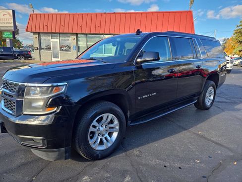 Used 2020 Chevrolet Suburban LT image 3