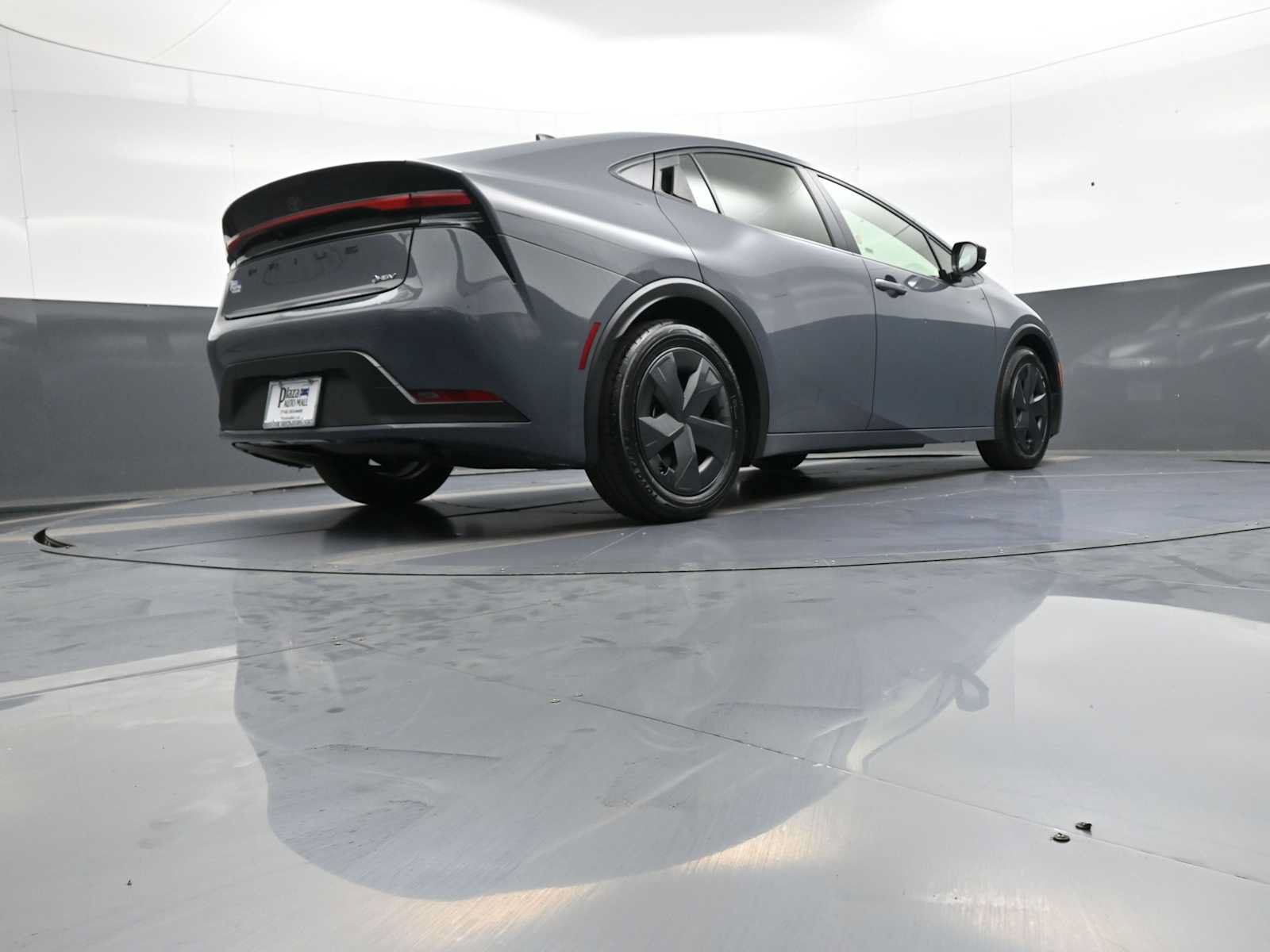 Used 2025 Toyota Prius LE FWD image 29