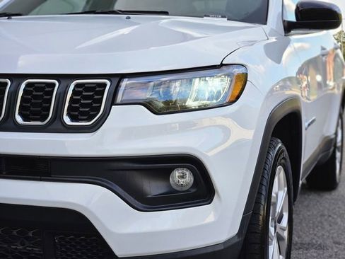 Used 2025 Jeep Compass Latitude AWD/4WD image 9