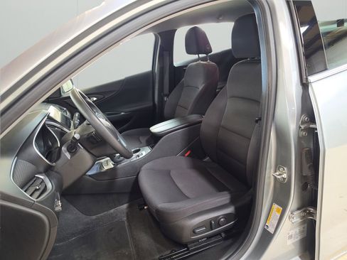 Used 2025 Chevrolet Malibu LT FWD image 11