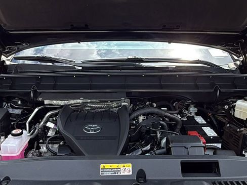 Certified 2024 Toyota Highlander LE image 34
