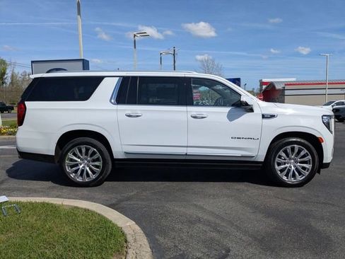 Used 2022 GMC Yukon XL Denali w/ Denali Premium Package image 7