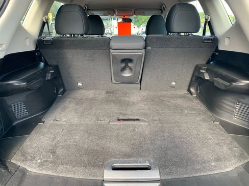 Used 2018 Nissan Rogue S image 30