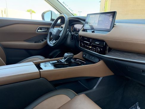 Used 2025 Nissan Rogue Platinum w/ Tech Package FWD image 40