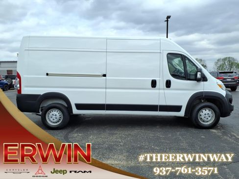 Used 2024 RAM ProMaster 2500 w/ Convenience Group FWD image 8
