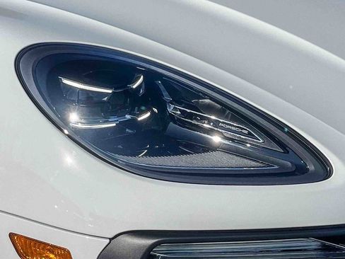 Used 2024 Porsche Macan image 7