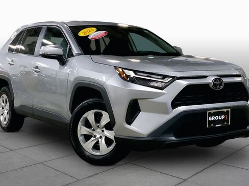 Used 2023 Toyota RAV4 LE AWD/4WD image 3