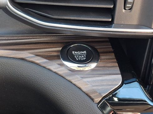 Certified 2023 Ford Explorer Limited w/ Limited Technology Package image 30