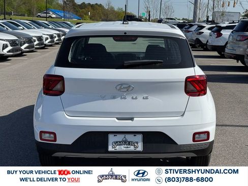 Certified 2025 Hyundai Venue SE image 11