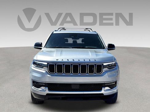 Used 2024 Jeep Wagoneer 4WD w/ Premium Group I image 2