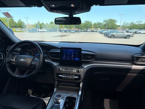 Used 2020 Ford Explorer XLT w/ Equipment Group 202A AWD/4WD image 35