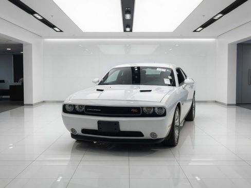 Used 2014 Dodge Challenger R/T RWD image 2