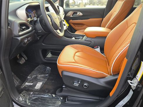 New 2026 Chrysler Pacifica Pinnacle image 27
