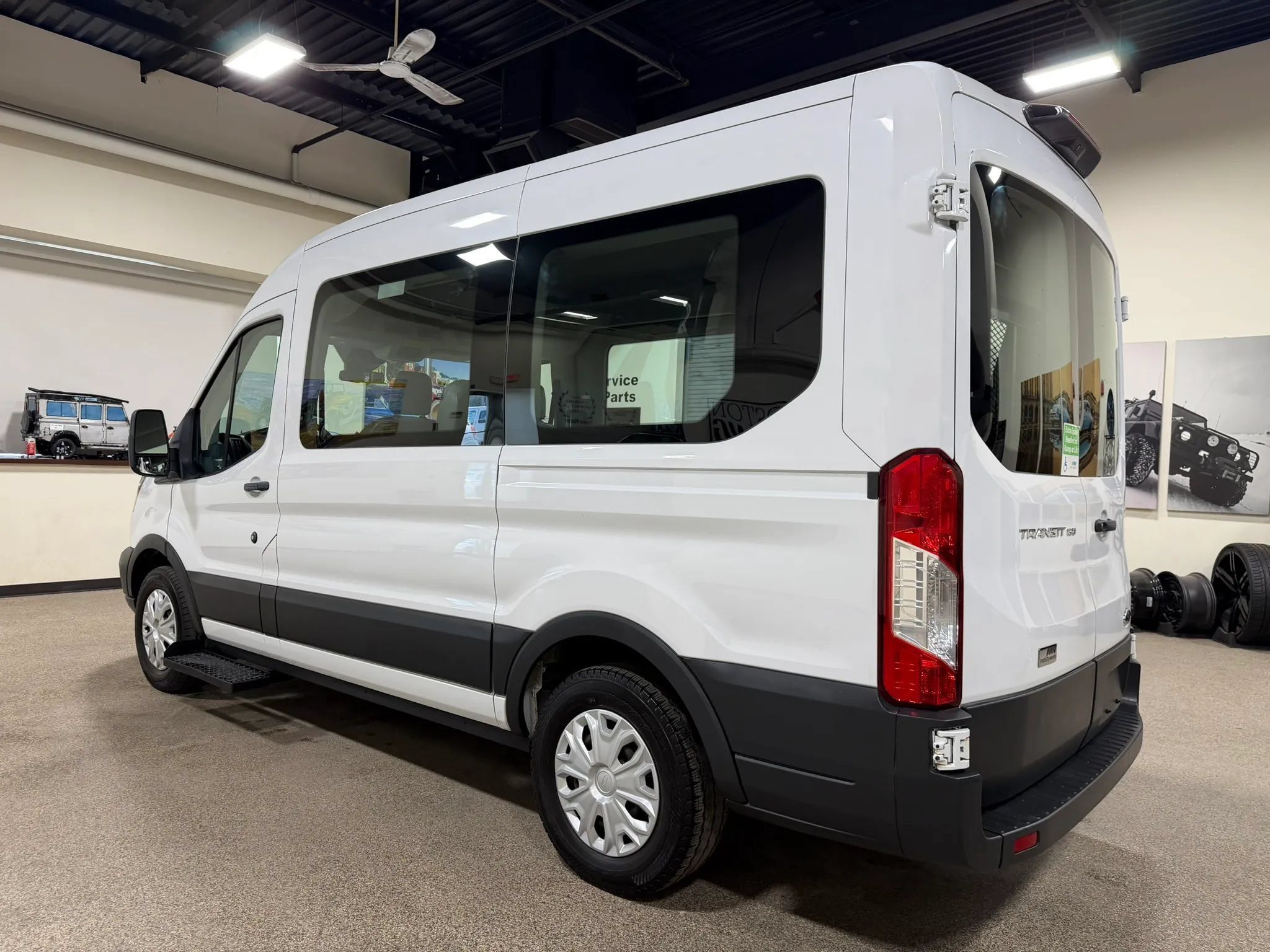 Used 2018 Ford Transit 150 XL RWD image 21