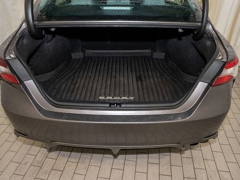 Used 2024 Toyota Camry SE image 5