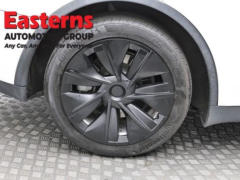 Used 2020 Tesla Model Y Long Range image 9