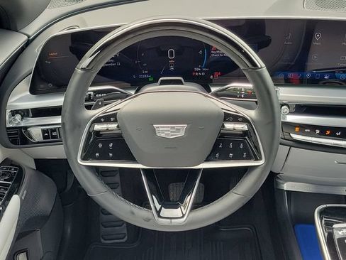 Used 2024 Cadillac Lyriq Luxury AWD/4WD image 10