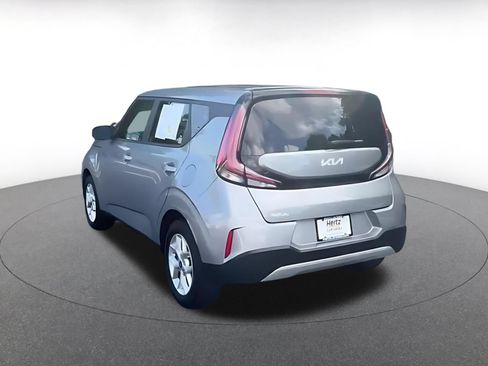 Used 2025 Kia Soul LX w/ LX Technology Package FWD image 9