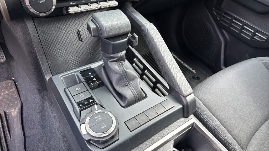 Certified 2025 Toyota Tacoma SR5 AWD/4WD image 27