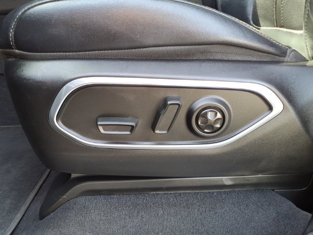 Used 2023 Jeep Wagoneer 4WD w/ Premium Group I image 15