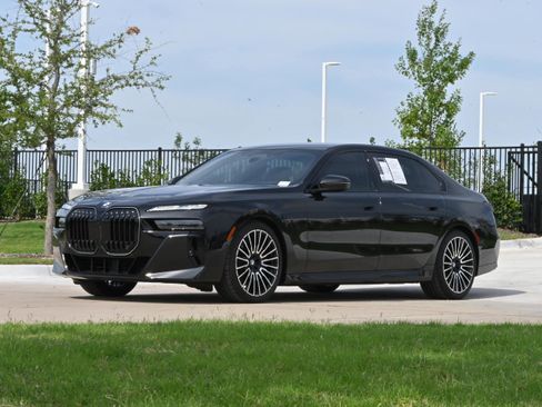 Certified 2025 BMW 760i xDrive w/ Executive Package AWD/4WD image 5