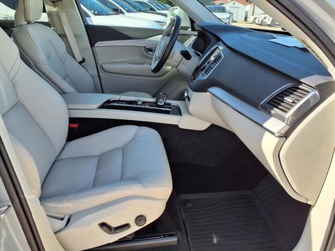 Used 2024 Volvo XC90 B5 Core w/ Protection Package Premier image 11