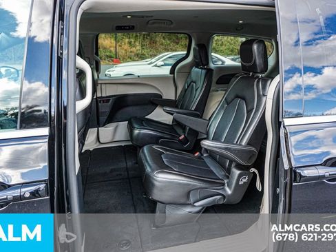 Used 2024 Chrysler Pacifica Touring-L FWD image 20